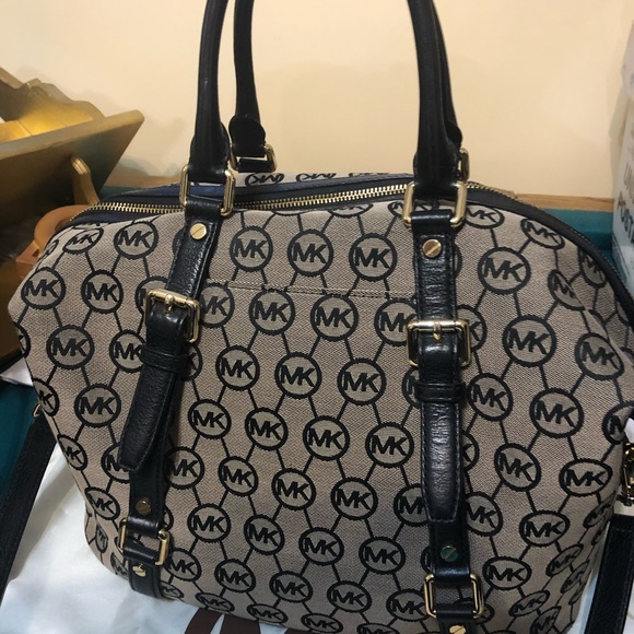 Purses - Picture 7 of 8